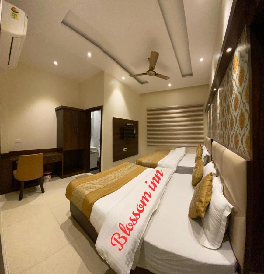Hotel Blossom Inn อัมริตสา ภายนอก รูปภาพ