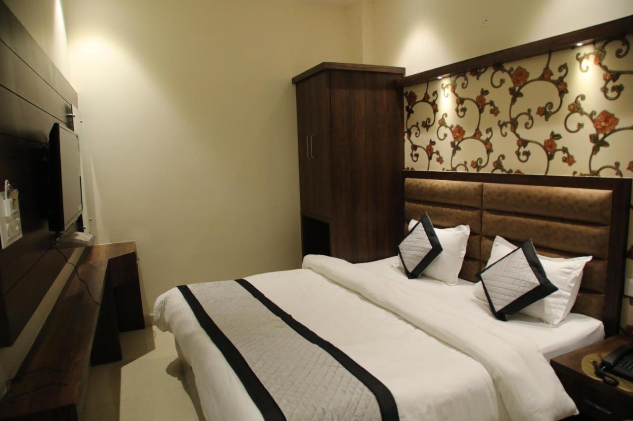 Hotel Blossom Inn อัมริตสา ภายนอก รูปภาพ