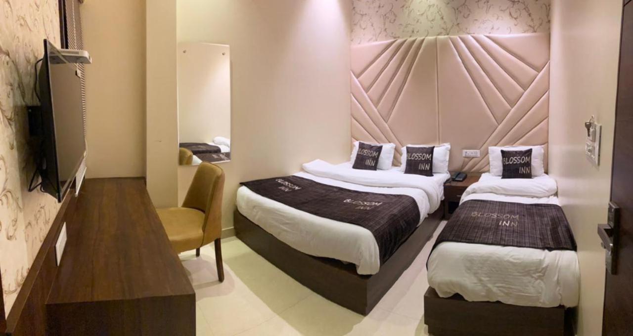 Hotel Blossom Inn อัมริตสา ภายนอก รูปภาพ