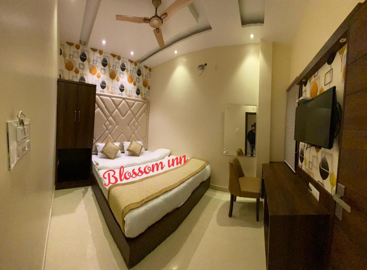 Hotel Blossom Inn อัมริตสา ภายนอก รูปภาพ