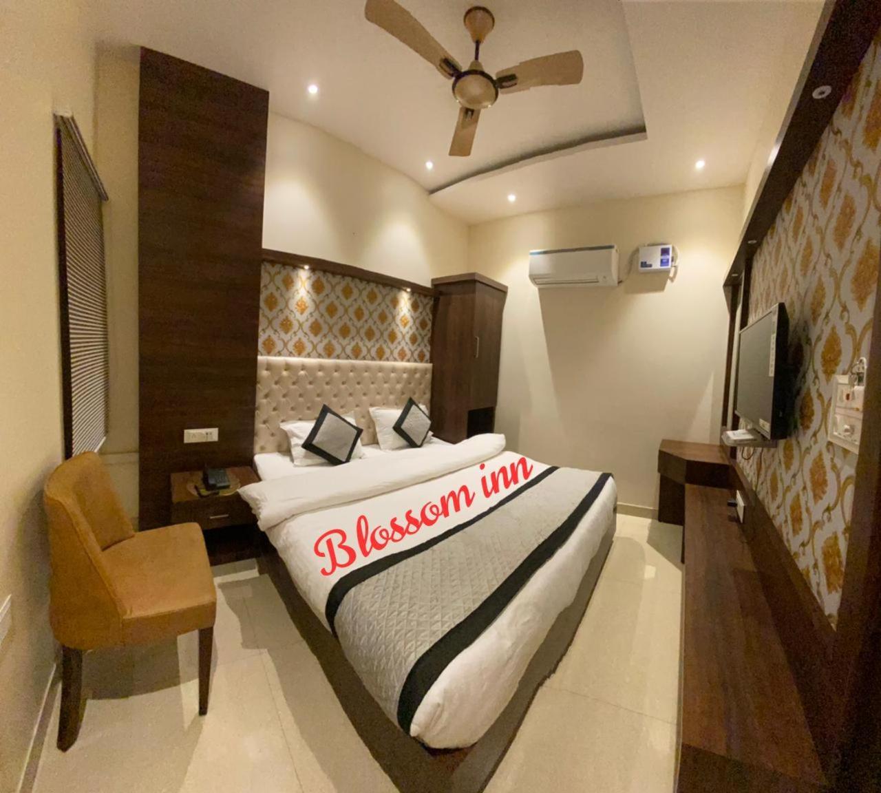 Hotel Blossom Inn อัมริตสา ภายนอก รูปภาพ