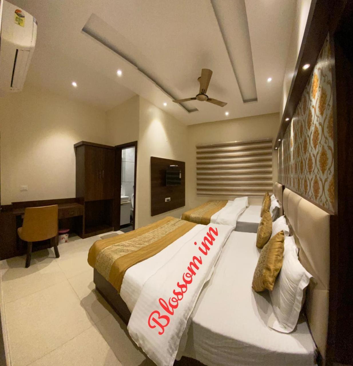 Hotel Blossom Inn อัมริตสา ภายนอก รูปภาพ